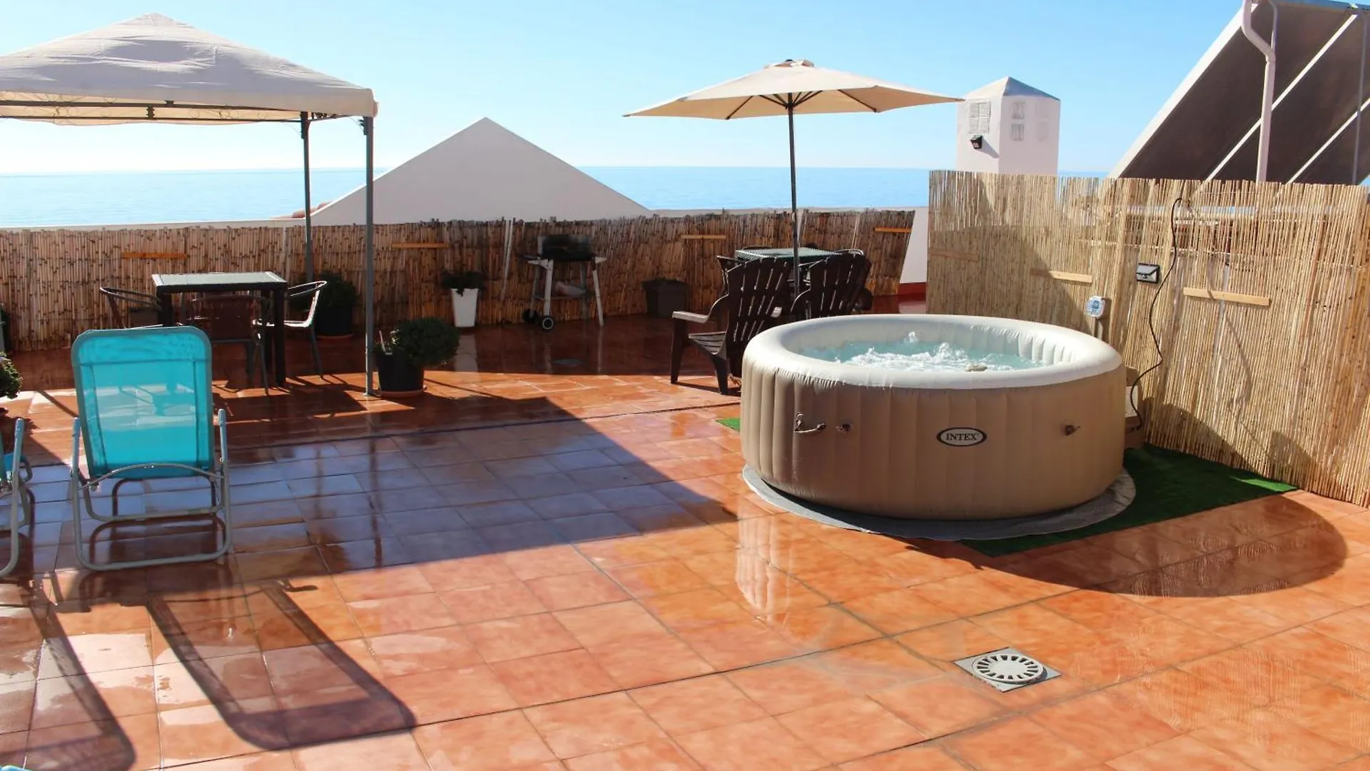 Apartment Mit Whirlpool Und Gemeinschaftsterrasse Torrox