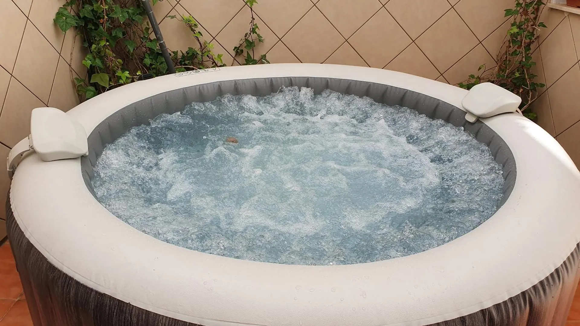 Apartment Mit Whirlpool Und Gemeinschaftsterrasse Torrox